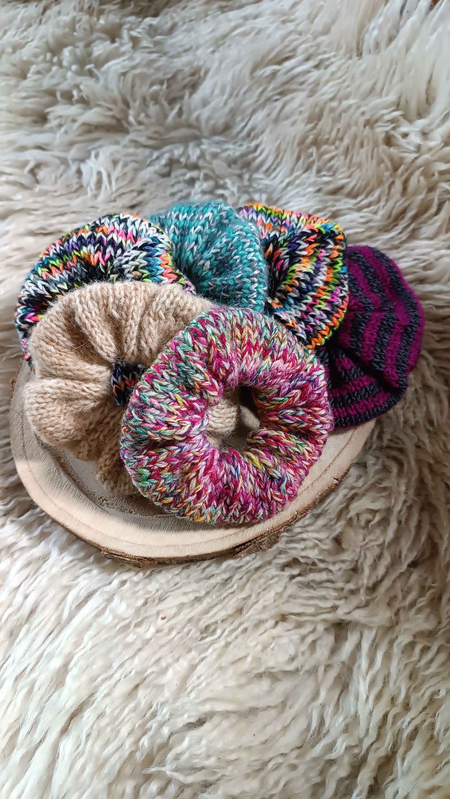 Bunte Scrunchies mittel