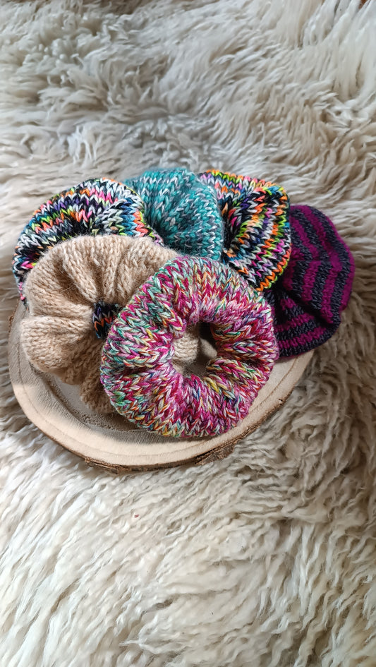 Bunte Scrunchies mittel